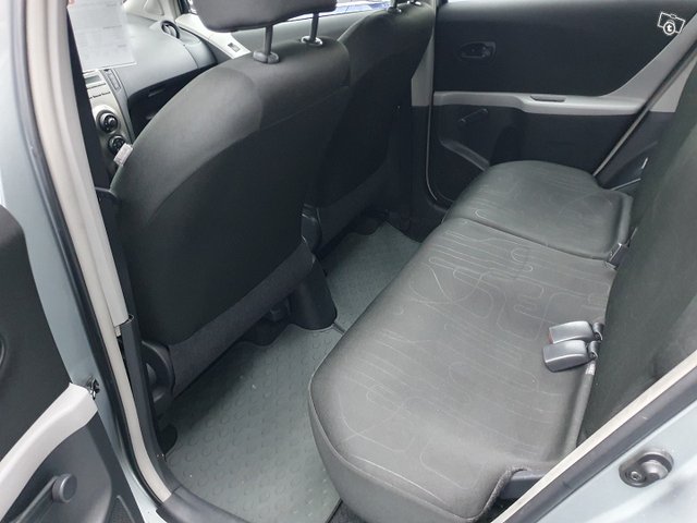 Toyota Yaris 16