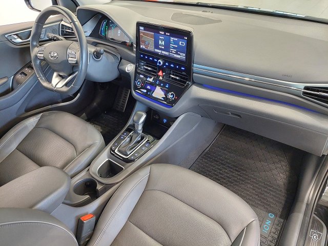 Hyundai IONIQ Plug-in 11