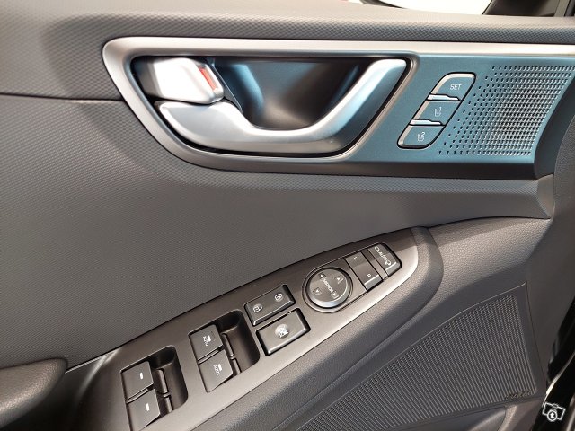 Hyundai IONIQ Plug-in 22
