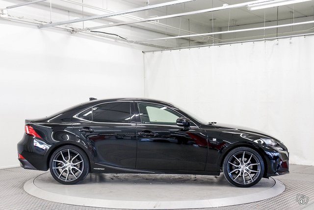 Lexus IS 4