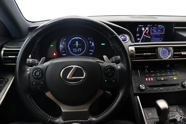 Lexus IS 13
