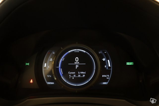 Lexus IS 16