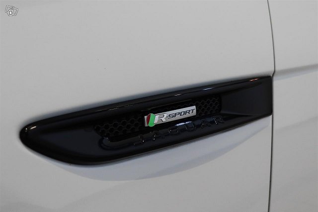 Jaguar XF 7