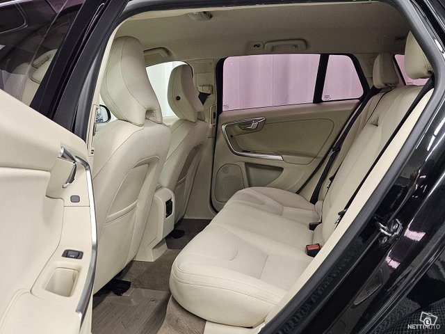 Volvo V60 12