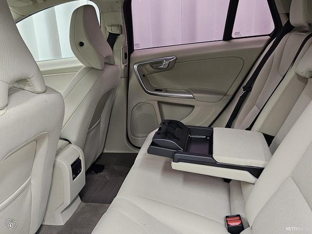 Volvo V60 13