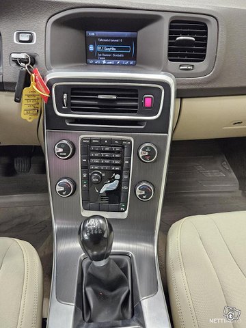Volvo V60 15