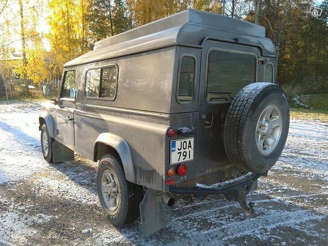 LAND ROVER Defender 8