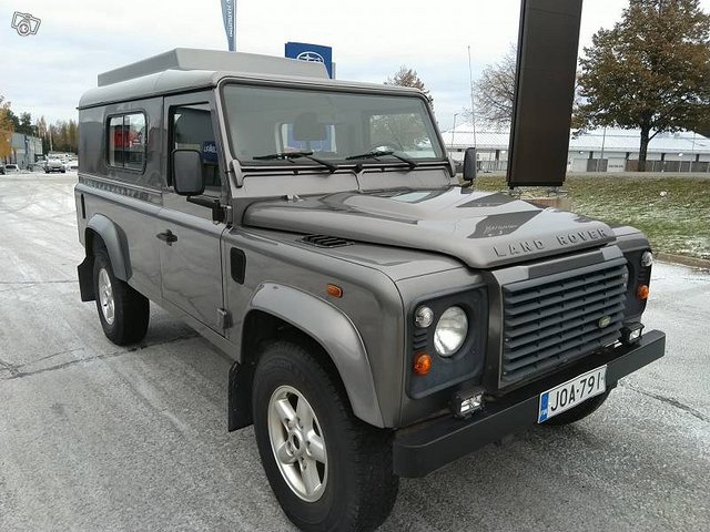 LAND ROVER Defender 22