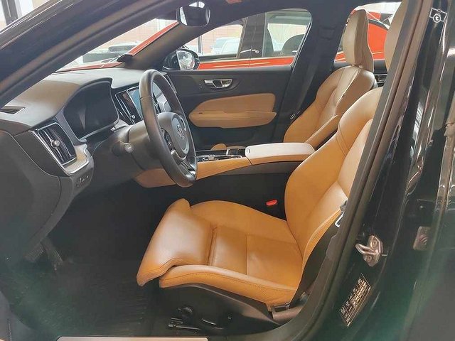 VOLVO V60 9