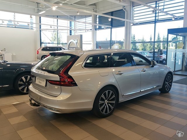 VOLVO V90 3