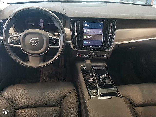 VOLVO V90 6