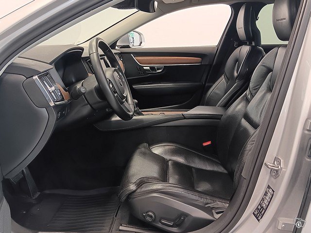 VOLVO S90 7