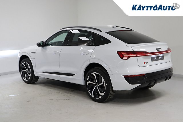 Audi Q8 E-tron 7