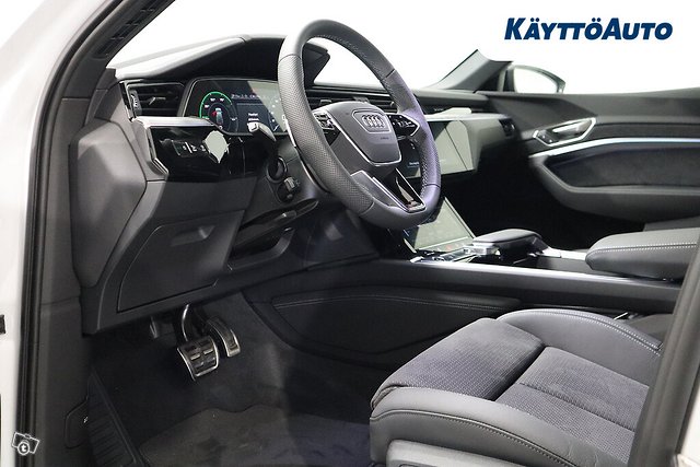 Audi Q8 E-tron 11