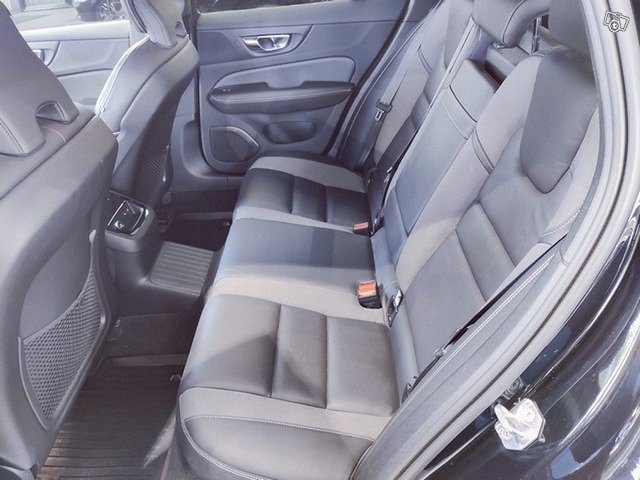 VOLVO V60 16