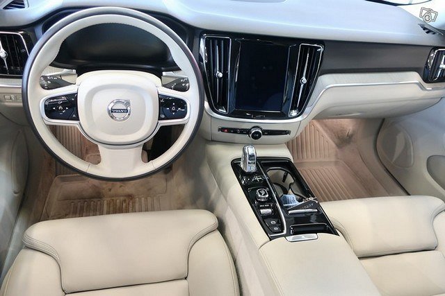 VOLVO V60 4