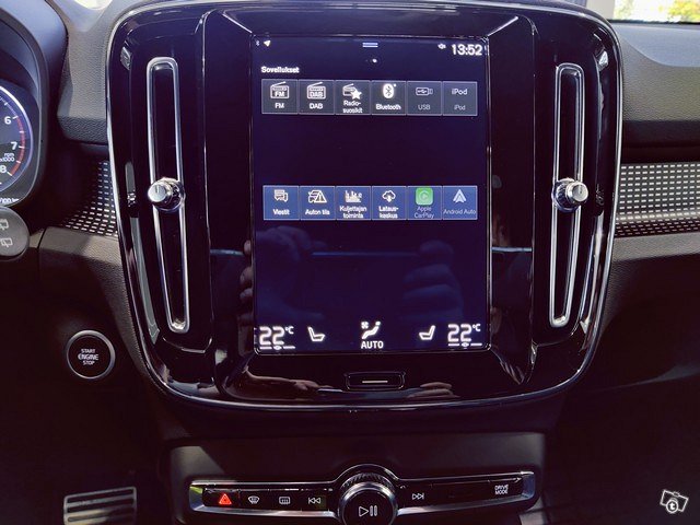 VOLVO XC40 12
