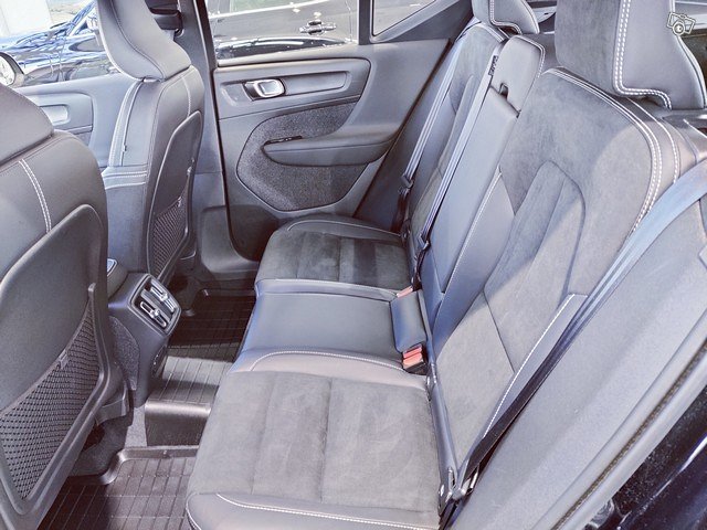VOLVO XC40 16