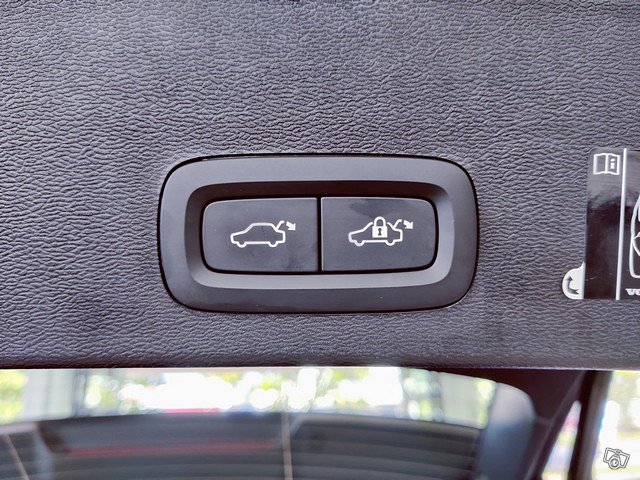 VOLVO XC40 18