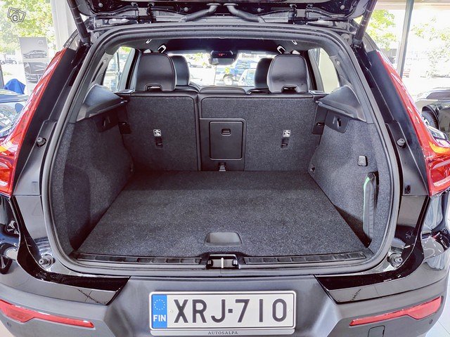 VOLVO XC40 20