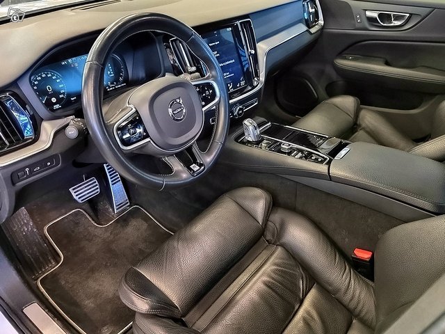 VOLVO V60 3
