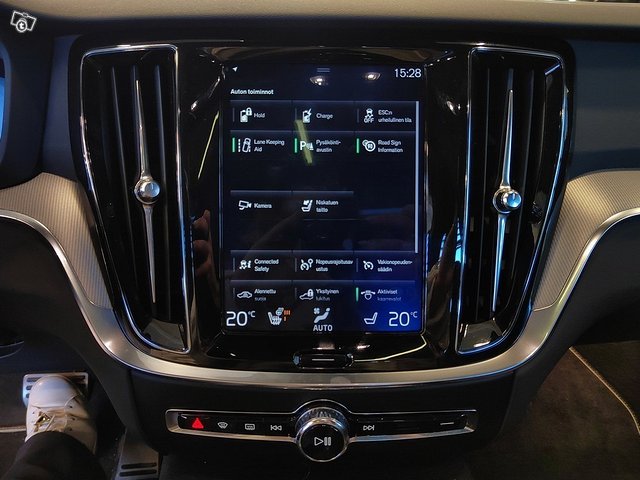 VOLVO V60 11