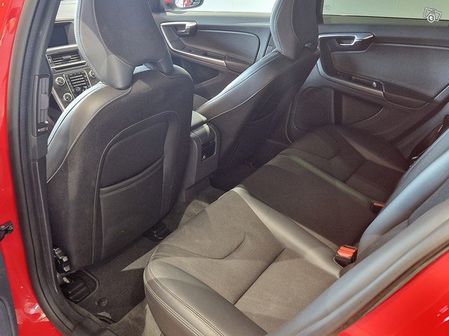 VOLVO V60 5