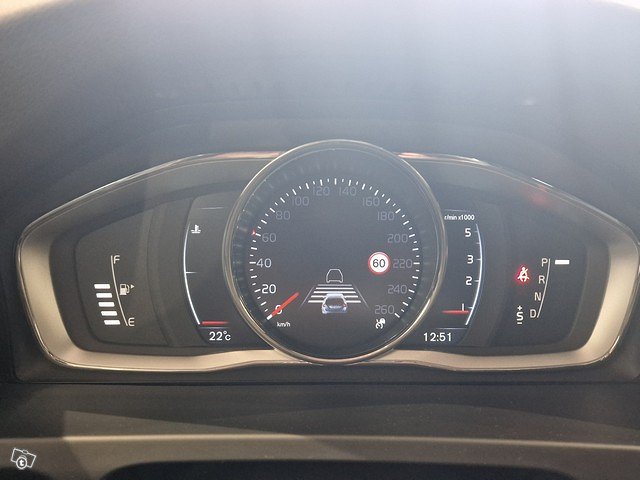 VOLVO V60 9