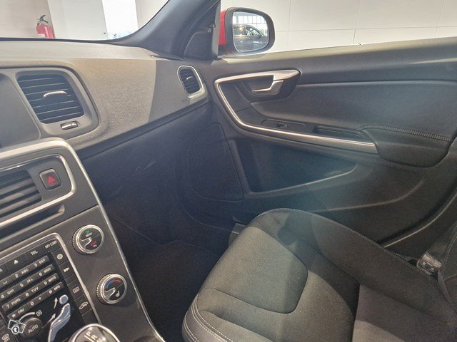 VOLVO V60 18