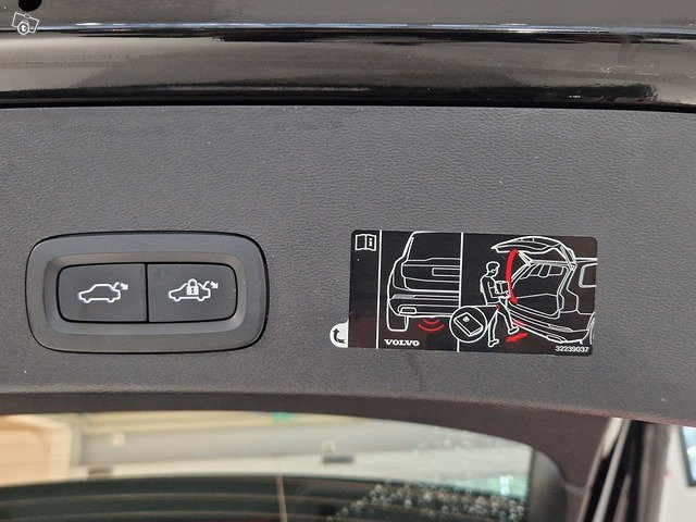 VOLVO XC40 18