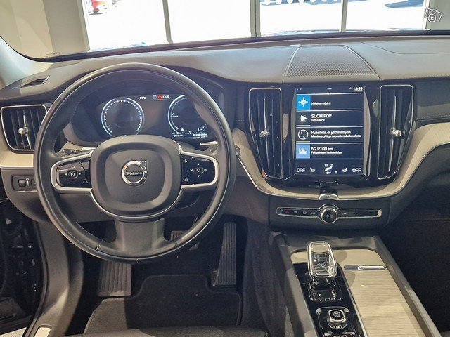 VOLVO XC60 8