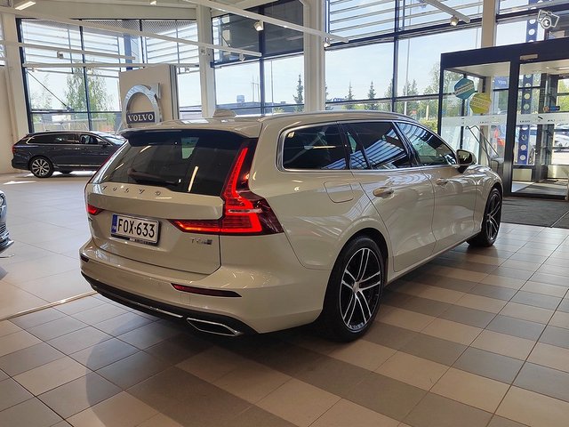 VOLVO V60 3