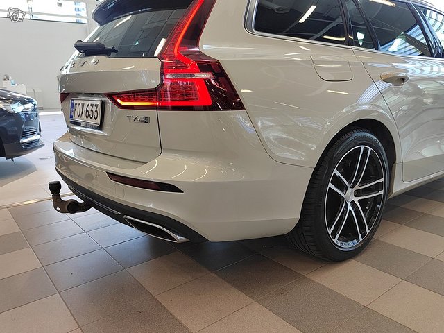VOLVO V60 4