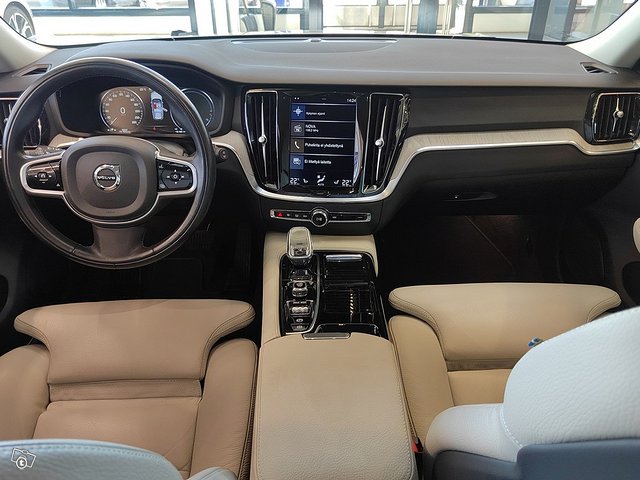 VOLVO V60 6