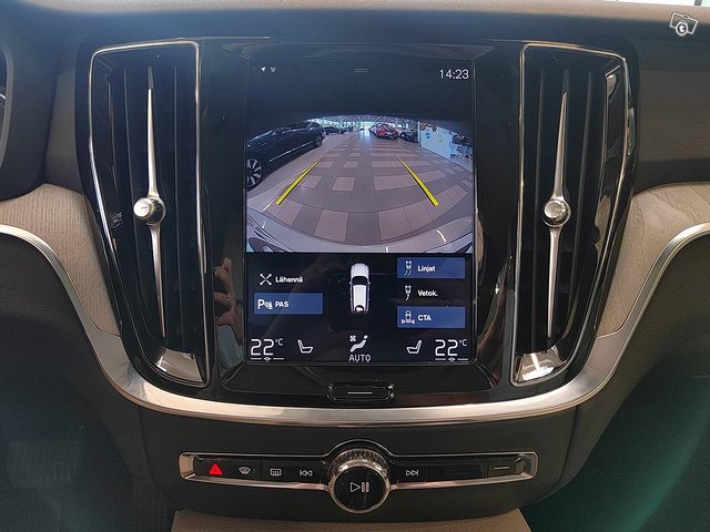VOLVO V60 13