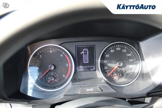 VOLKSWAGEN CRAFTER 9