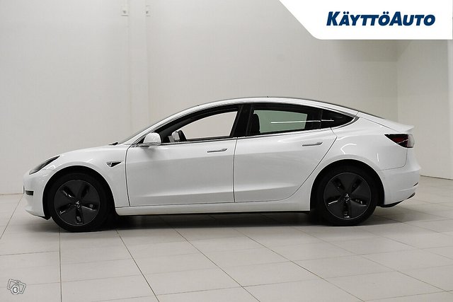 TESLA Model 3 2