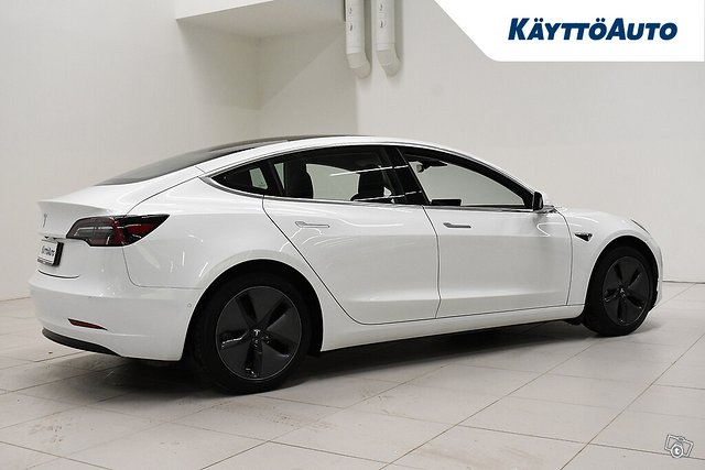 TESLA Model 3 22