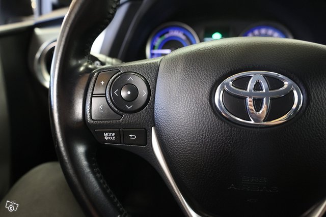 Toyota Auris 8