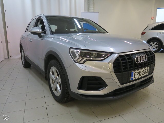 AUDI Q3 7