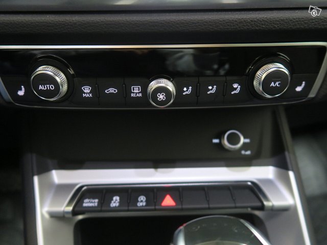 AUDI Q3 16