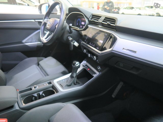 AUDI Q3 21