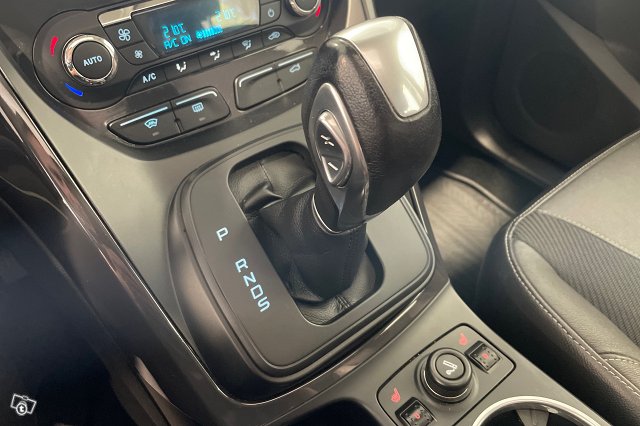 FORD Kuga 18