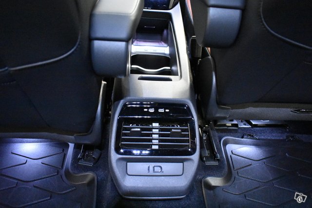 Volkswagen ID.4 18