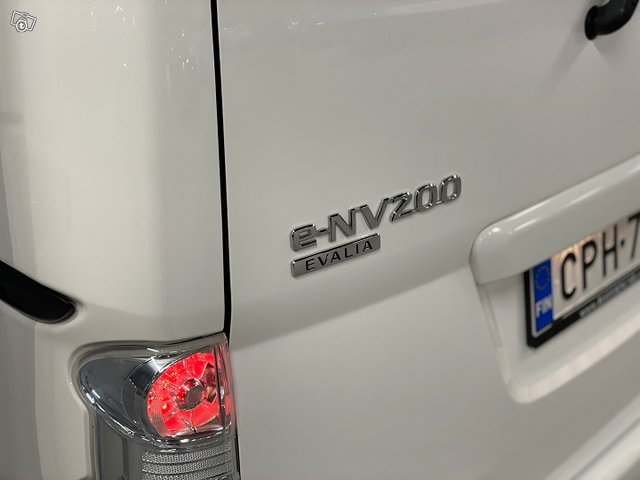 Nissan E-NV200 11