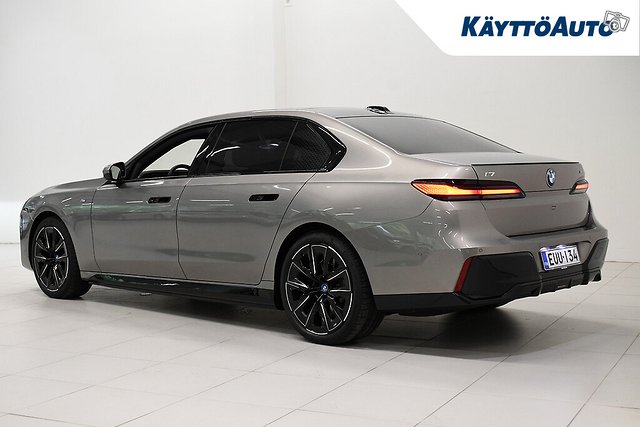 BMW I7 5