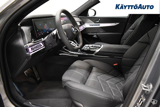 BMW I7 12