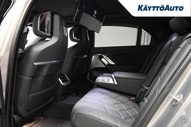 BMW I7 18