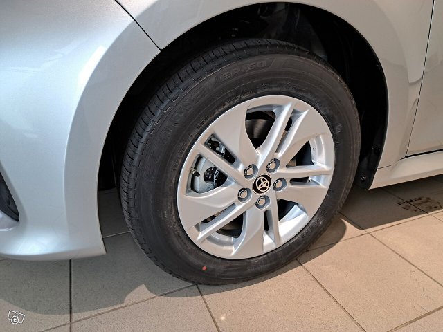 TOYOTA YARIS 18