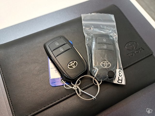TOYOTA YARIS 20